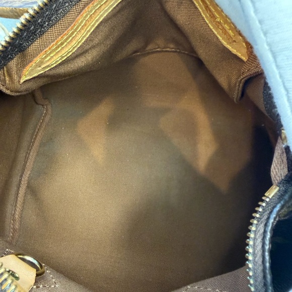 Louis Vuitton Monogram Speedy 25 Handbag - Picture 8 of 11